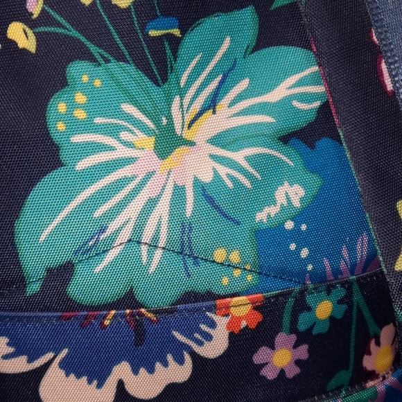 VERA BRADLEY Lg Backpack Navy Blue Floral Lighten Up Daytripper Teal Aqua Navy - Picture 5 of 11